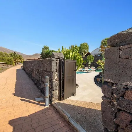 Villa Sarita Sol By *