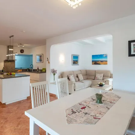 Sarita Sol By Βίλα